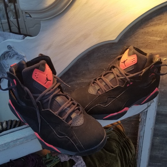 Nike Air Jordans - Picture 3 of 6